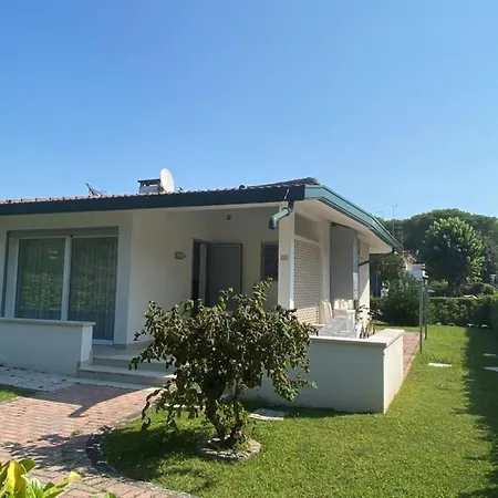 Stylish With Parking And Charming Garden
